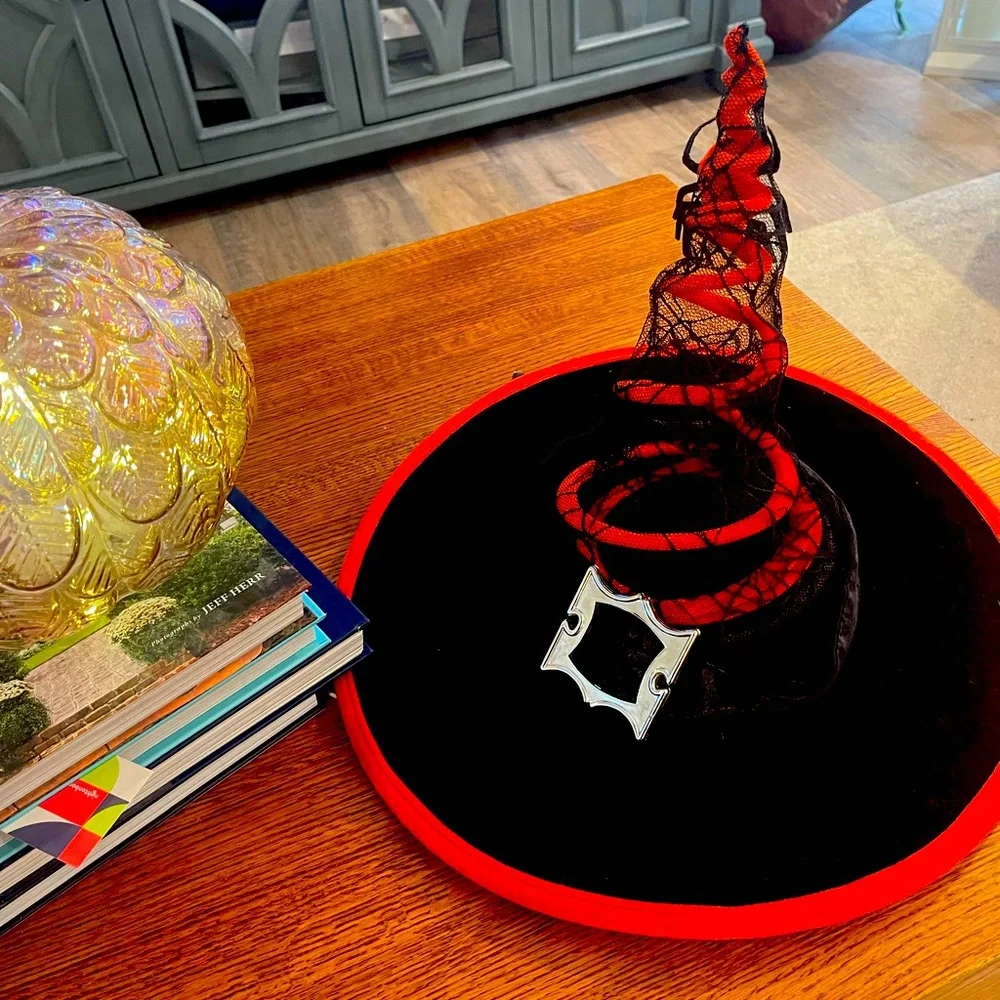 Witch’s hat with attached stuffed spider🕷